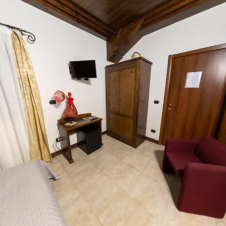 Hotel River *