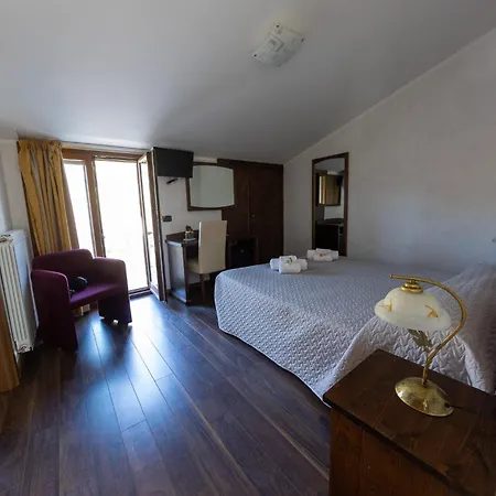 Hotel River