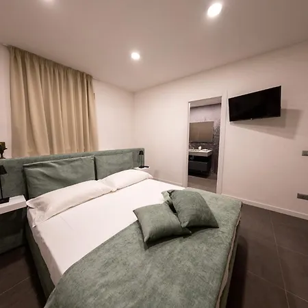 Hotel River *