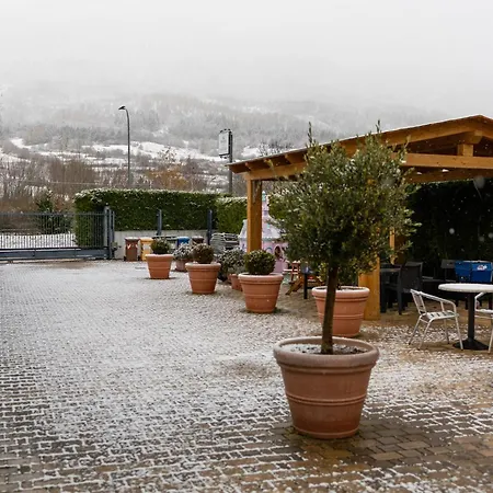 River Hotel *