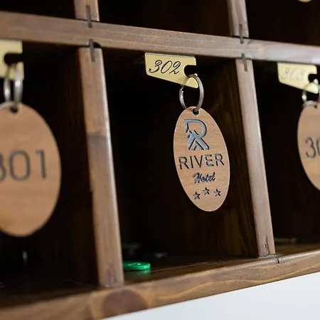 River Hotel *