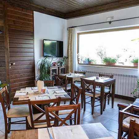 River Hotel *