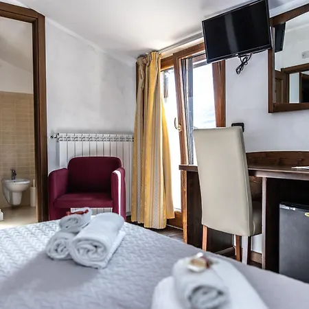 River Hotel