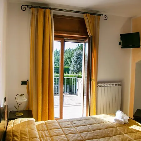 River Hotel